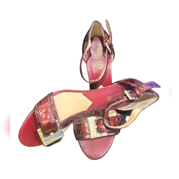 Michael Kors Women's Burgundy Patent Leather T-Strap Sandals Sz 7M - Picture 8 of 10